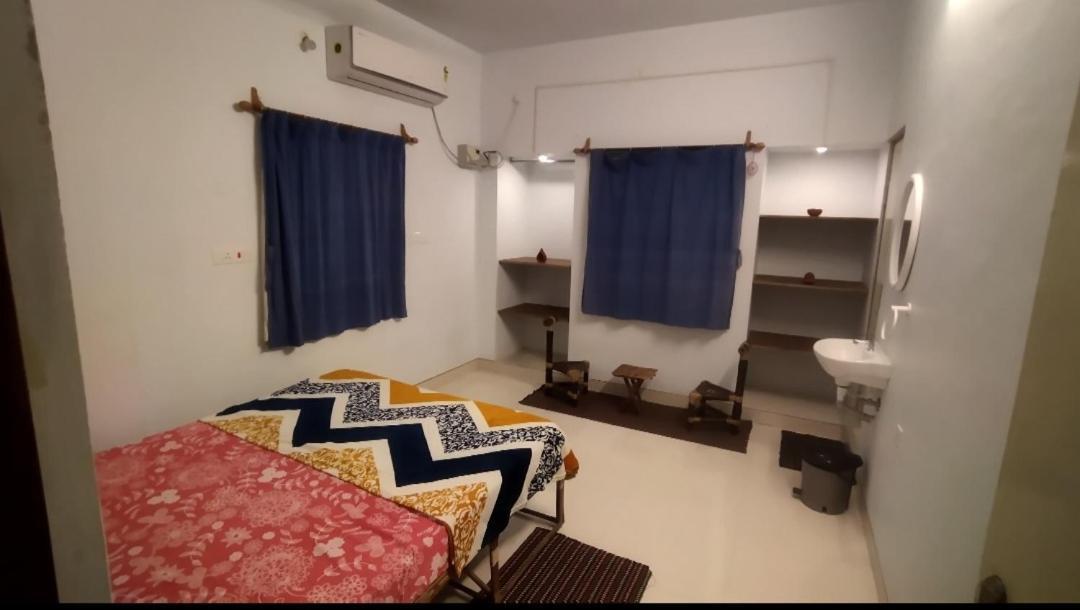 Funk Monk Villa Hostel Pondicherry ออโรวิลล์ ภายนอก รูปภาพ